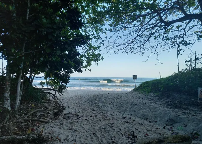 Suite No Condominio Itamambuca - Muito Perto Da Praia !!!